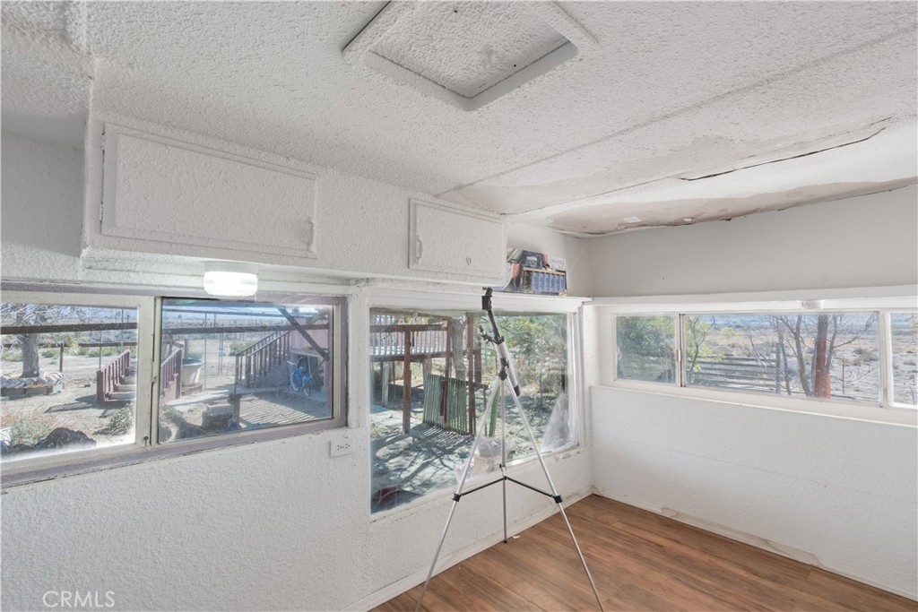 13470 De Sabla Road Santa Margarita, CA 93453 - Photo 11 of 16 a living room with furniture and wooden floor