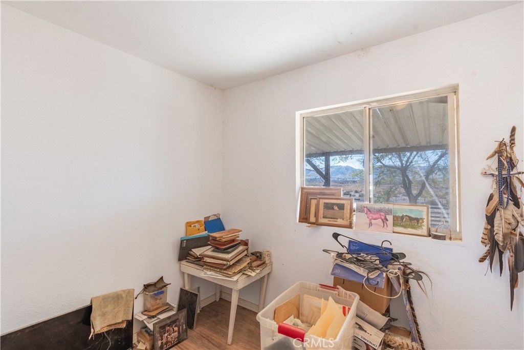 13470 De Sabla Road Santa Margarita, CA 93453 - Photo 10 of 16 a living room with furniture and a window