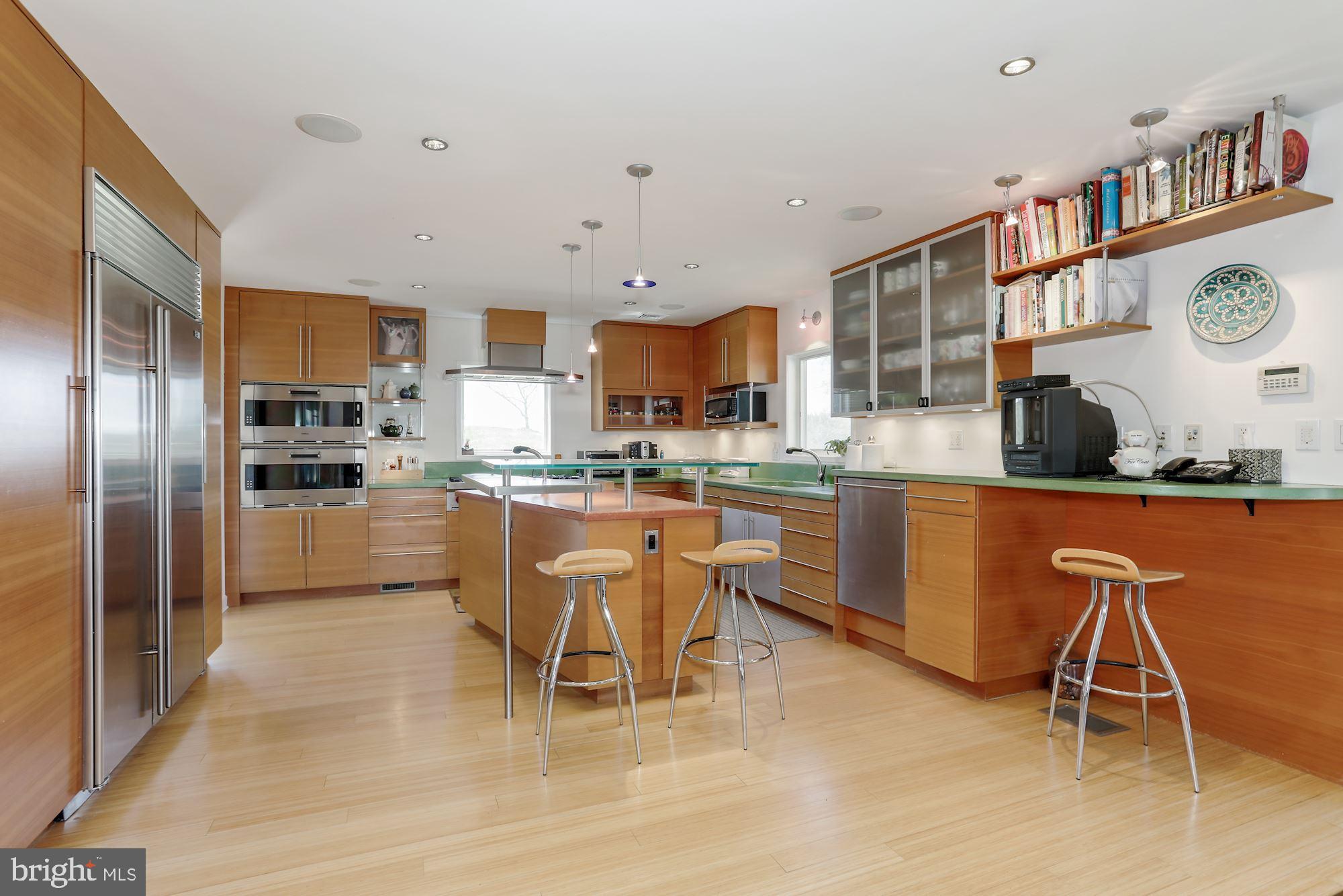 38950 Piggott Bottom Road Hamilton, VA 20158 - Photo 15 of 50 Modern Kitchen