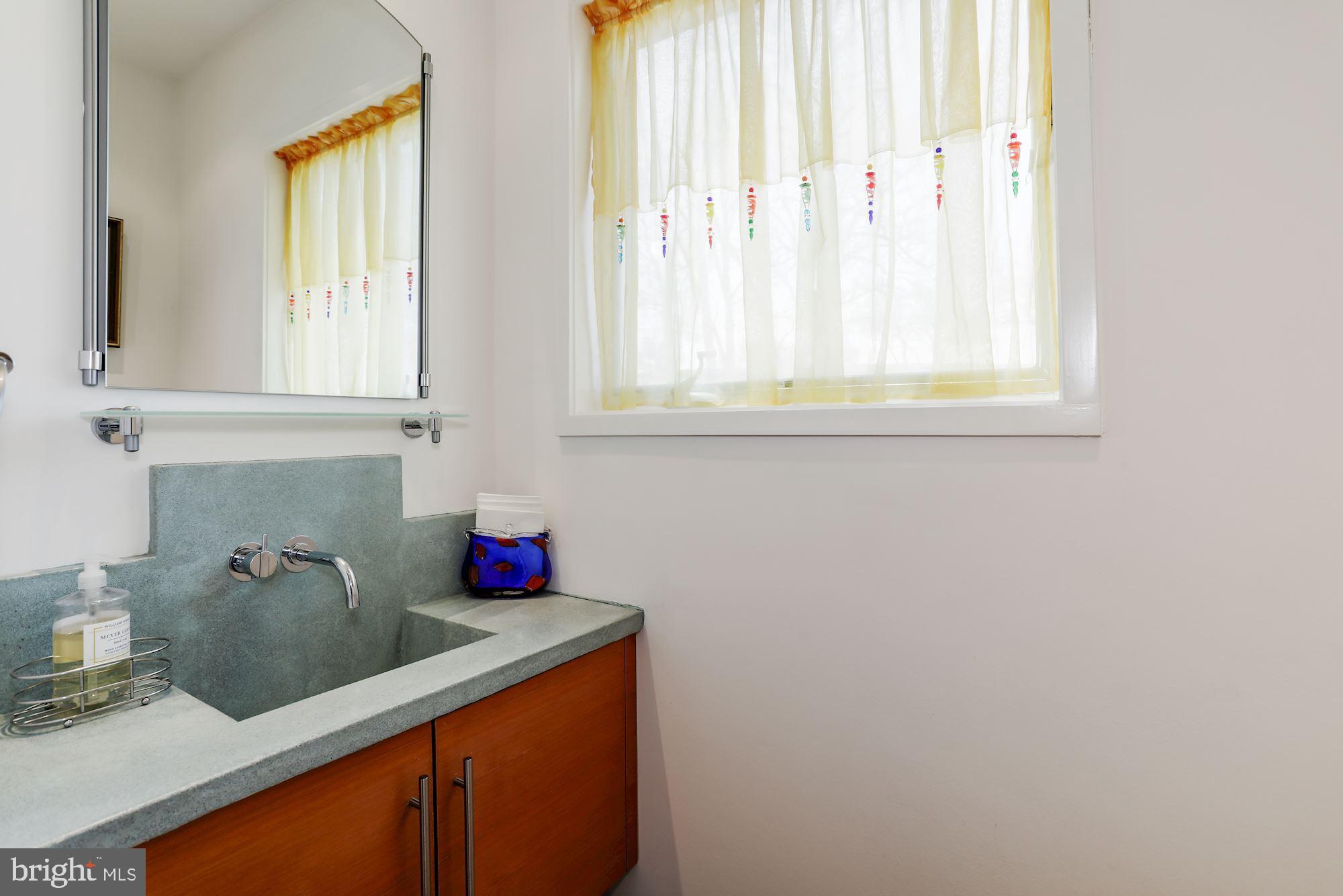 38950 Piggott Bottom Road Hamilton, VA 20158 - Photo 22 of 50 Modern Powder Room