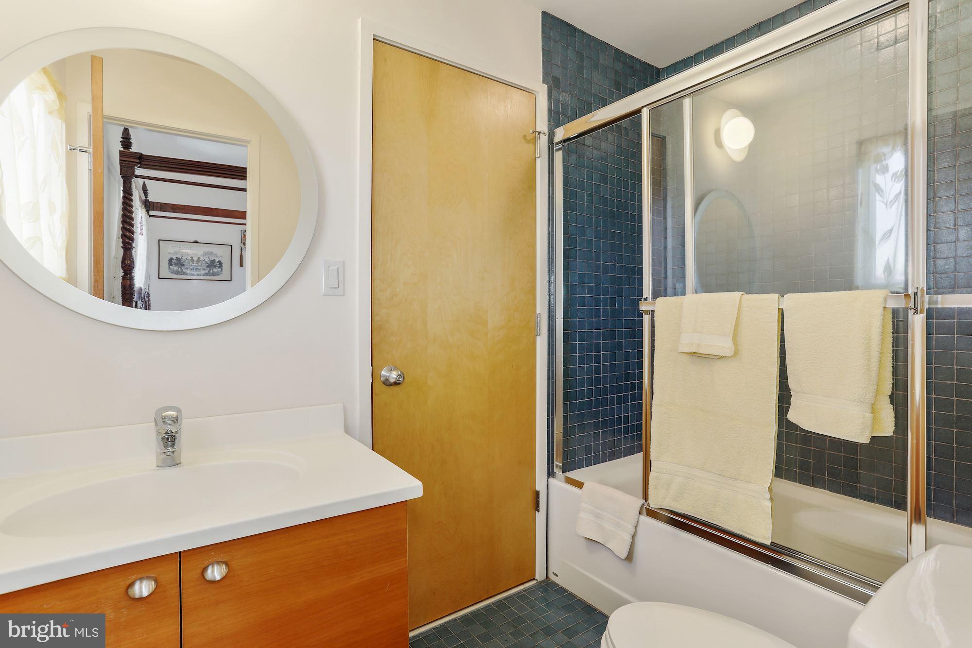 38950 Piggott Bottom Road Hamilton, VA 20158 - Photo 32 of 50 Full Bathroom