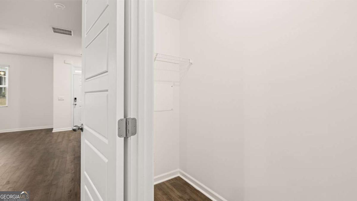 360 Sound Circle Stockbridge, GA 30281 - Photo 17 of 47 a view of a hallway