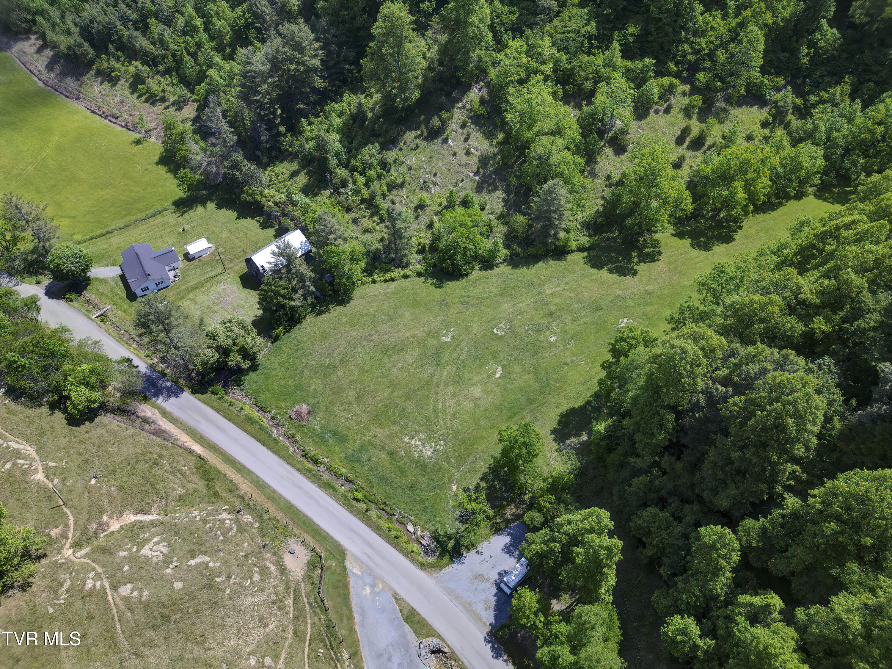 865 Shelleys Road Bristol, VA 24202 - Photo 37 of 41 865 Shelleys Rd (14)