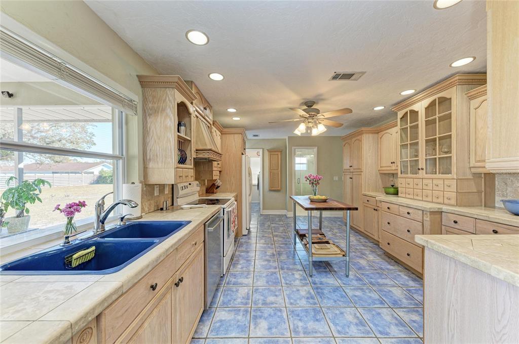 612 Bayshore Road Nokomis, FL 34275 - Photo 14 of 96