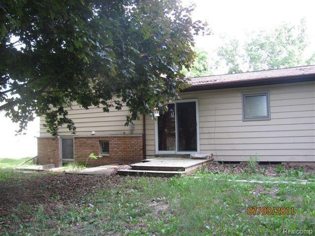 1063 Ransom Drive Flint, MI 48507 - Photo 2 of 8 20269288 Rear view
