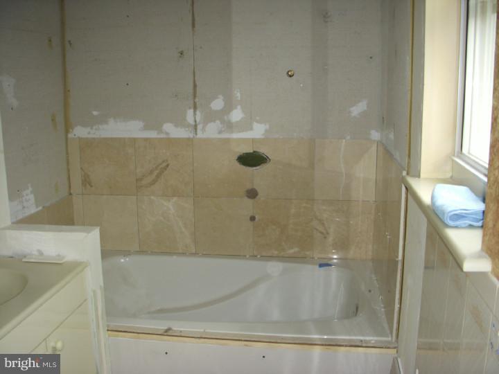 10735 Philcrest Road Philadelphia, PA 19154 - Photo 18 of 25