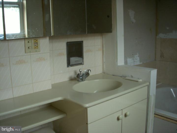 10735 Philcrest Road Philadelphia, PA 19154 - Photo 19 of 25