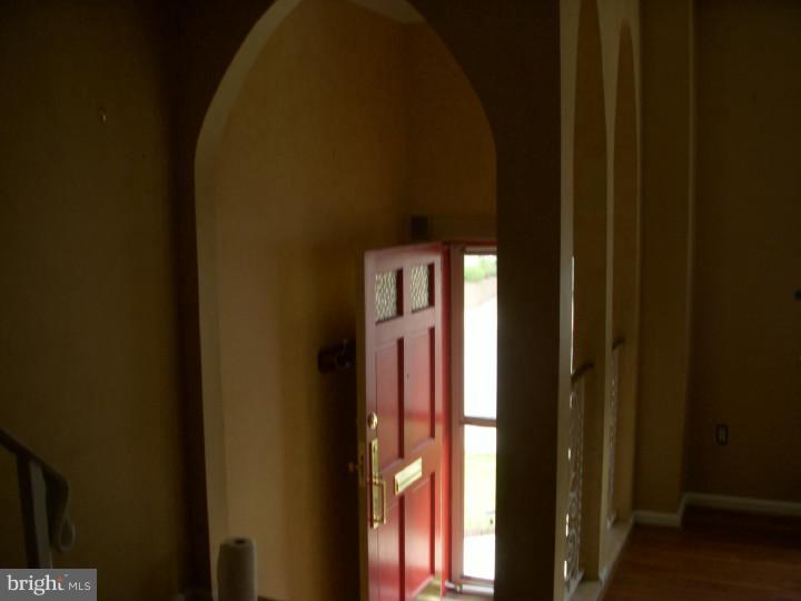 10735 Philcrest Road Philadelphia, PA 19154 - Photo 3 of 25