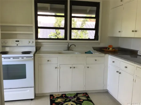 $2,000 | 301 Paiko Drive, Unit A, Honolulu, HI 96821