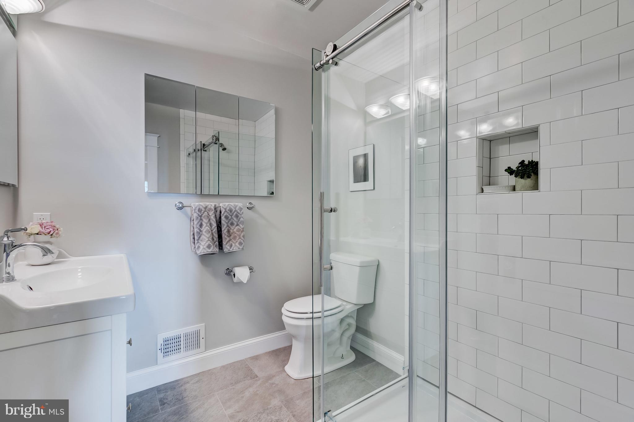352 Hickory Point Road Pasadena, MD 21122 - Photo 20 of 28 Newlly renovated Main Floor Bath