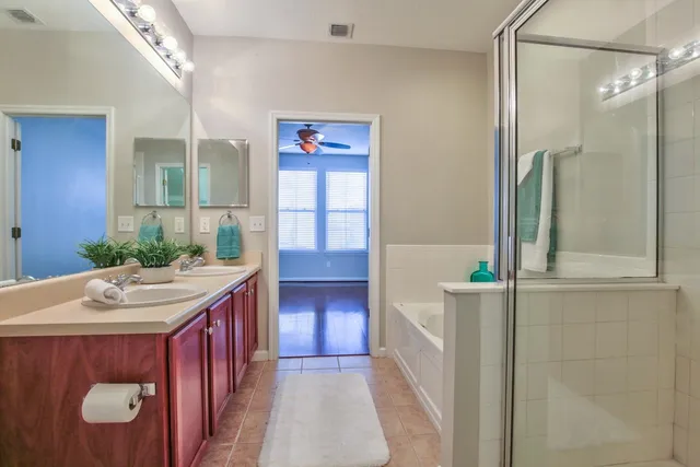 $3,000 | 4150 Four Oaks Boulevard, Tallahassee, FL 32311