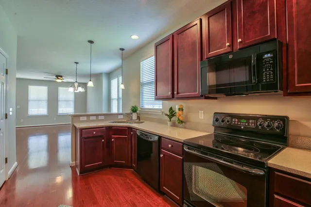 $3,000 | 4150 Four Oaks Boulevard, Tallahassee, FL 32311