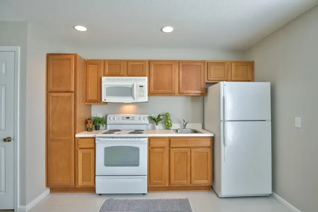 $3,000 | 4150 Four Oaks Boulevard, Tallahassee, FL 32311