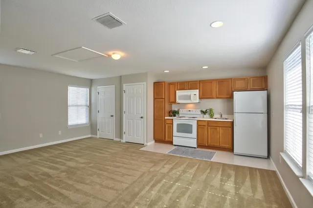 $3,000 | 4150 Four Oaks Boulevard, Tallahassee, FL 32311