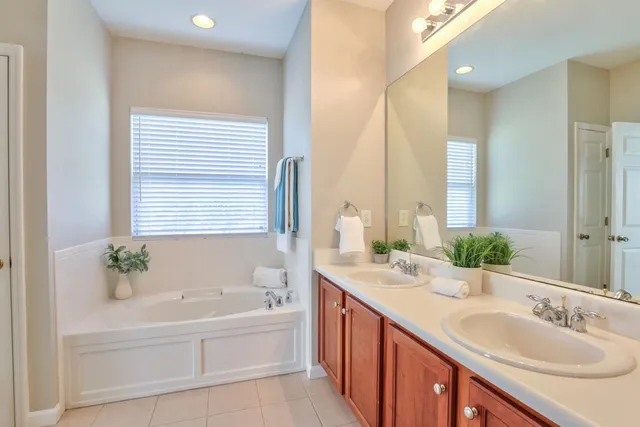 $3,000 | 4150 Four Oaks Boulevard, Tallahassee, FL 32311