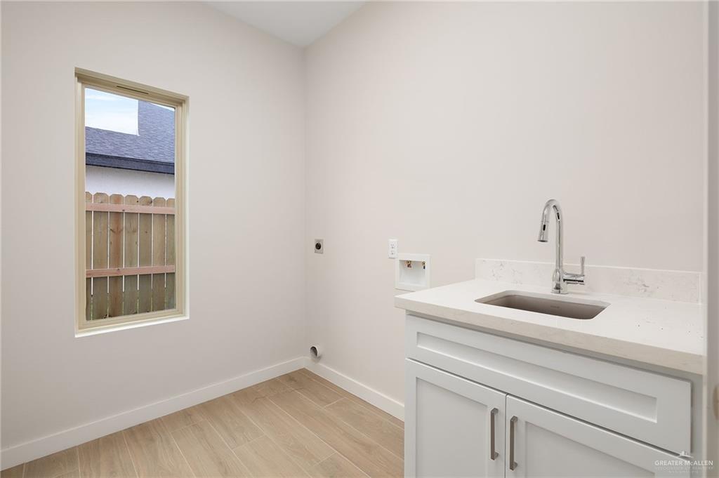 2529 Trinity Avenue McAllen, TX 78504 - Photo 8 of 25 a bathroom with a sink and a mirror