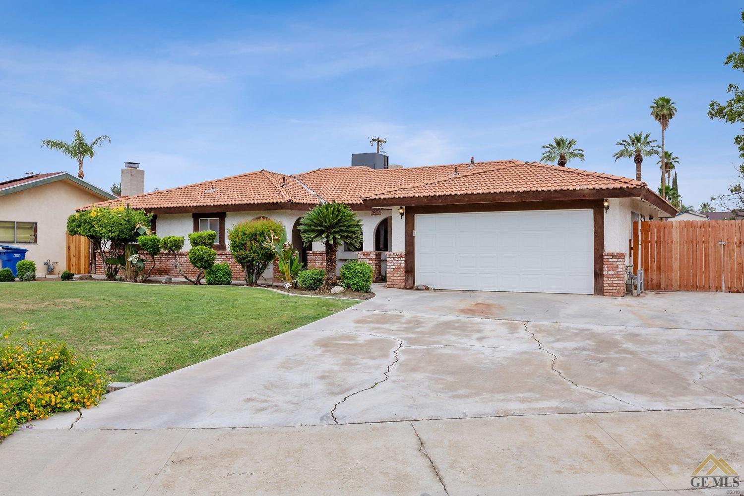 7516 Ribier Avenue Lamont, CA 93241 - Photo 2 of 21 Gallery Image 2