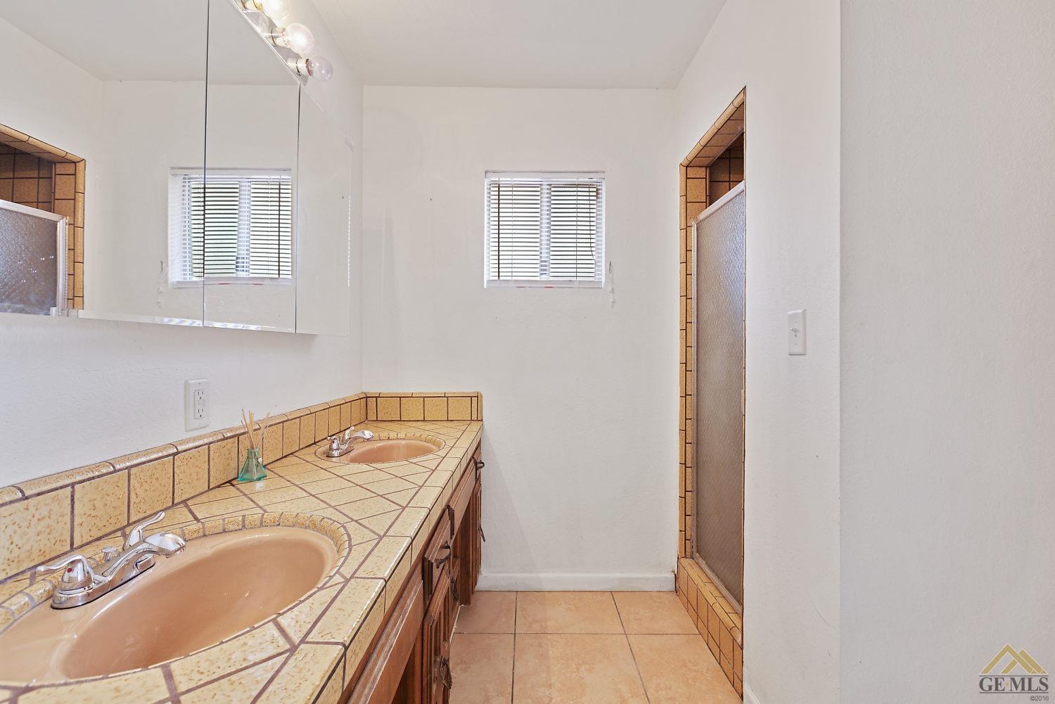 7516 Ribier Avenue Lamont, CA 93241 - Photo 13 of 21 Gallery Image 13