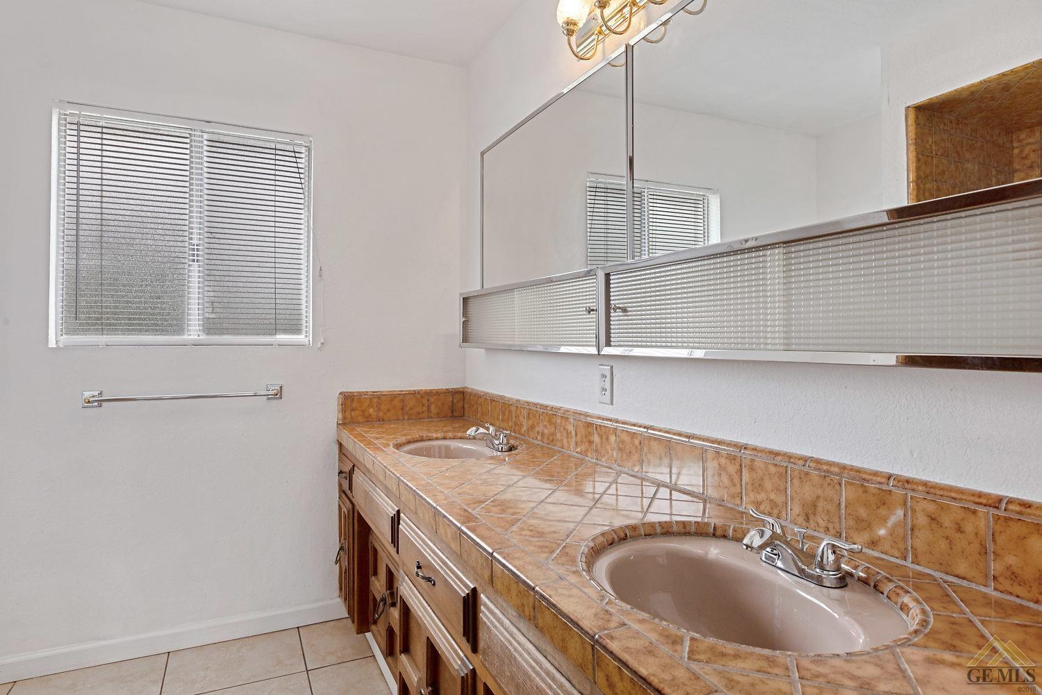 7516 Ribier Avenue Lamont, CA 93241 - Photo 14 of 21 Gallery Image 14