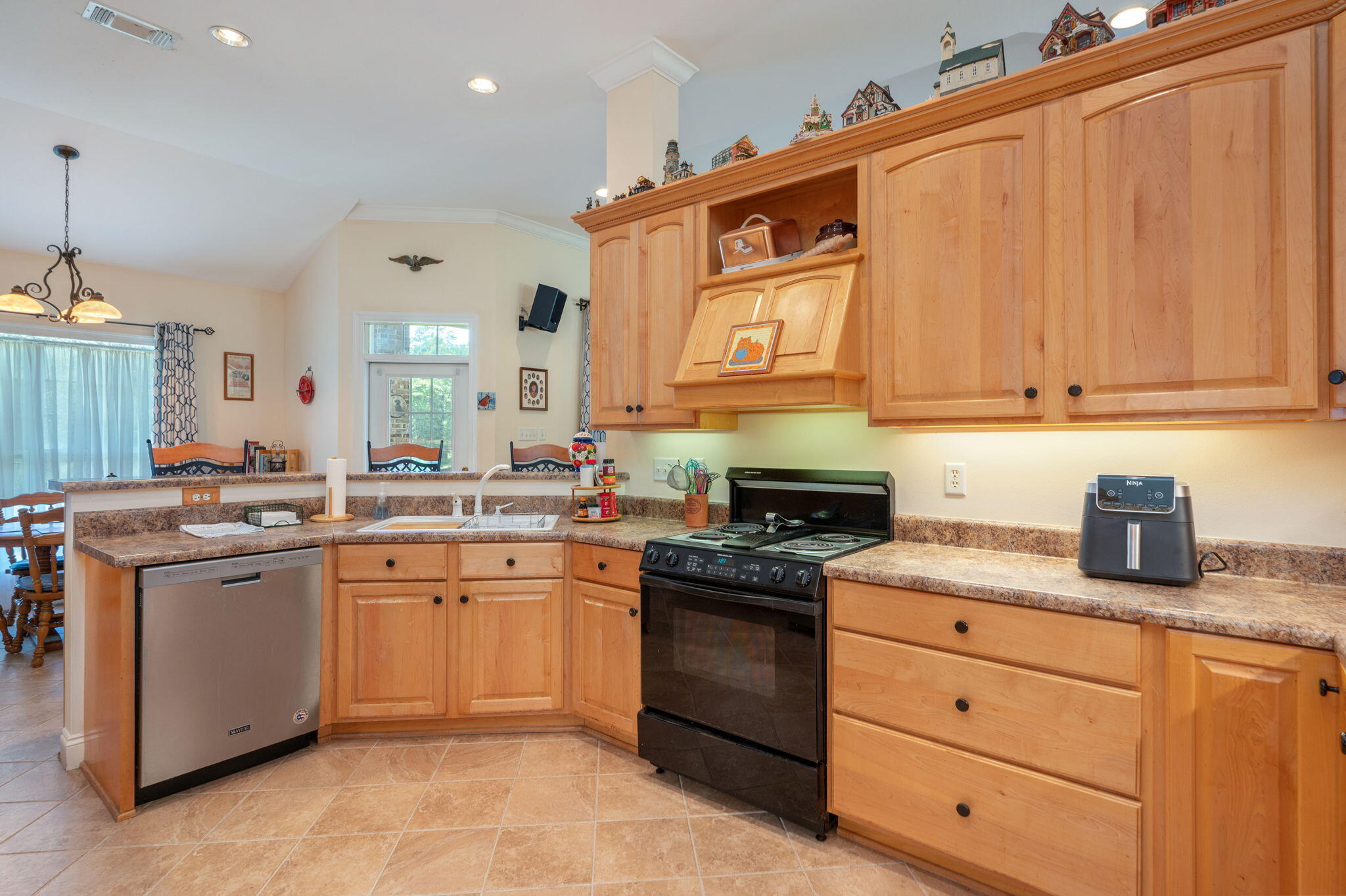 6199 Lake Ella Road Crestview, FL 32539 - Photo 20 of 58 light & open