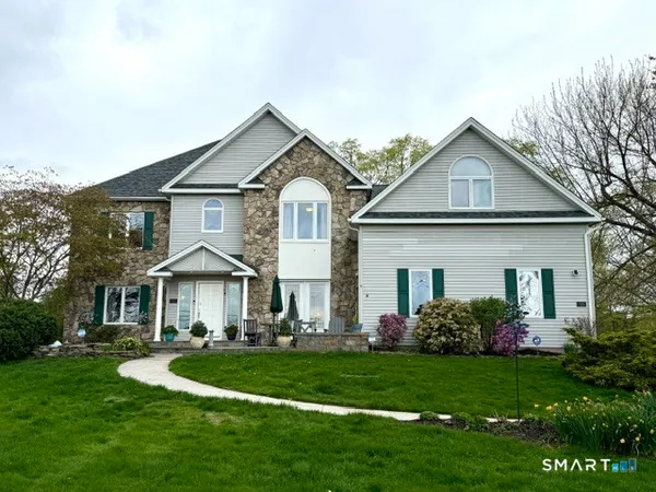 $825,000 | 135 Kings Highway, North Haven, CT 06473