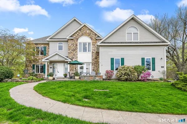 $825,000 | 135 Kings Highway, North Haven, CT 06473