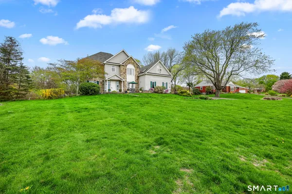 $825,000 | 135 Kings Highway, North Haven, CT 06473
