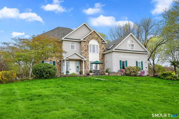 $825,000 | 135 Kings Highway, North Haven, CT 06473