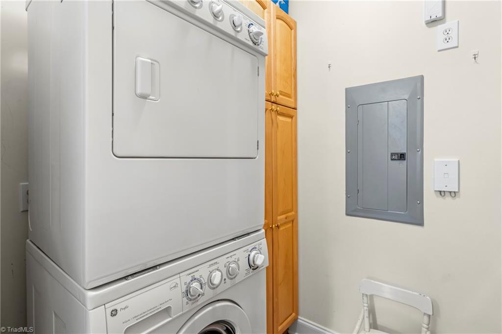 524 College Road, Unit 207 Greensboro, NC 27410 - Photo 22 of 31 Laundry Room
