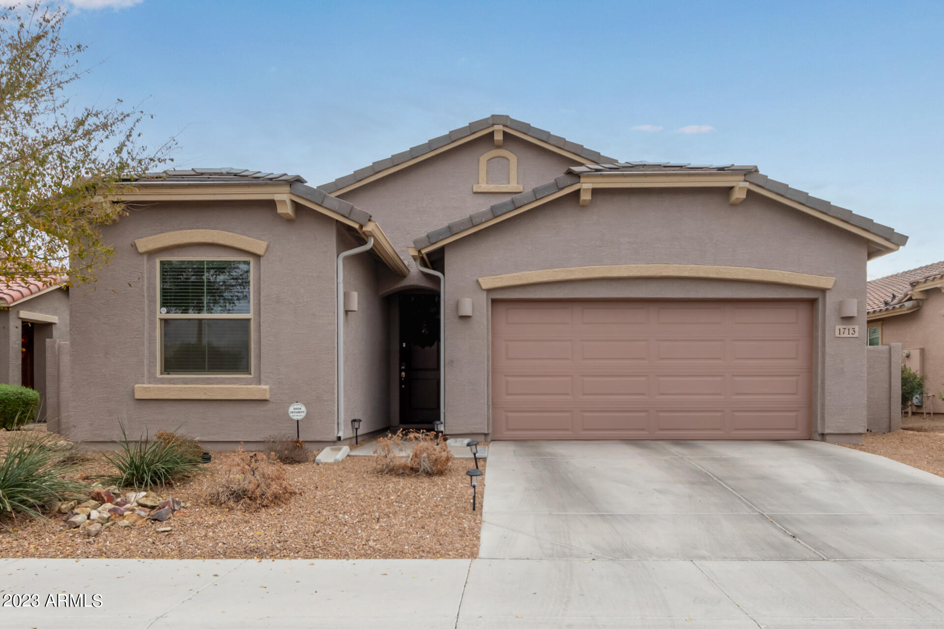 1713 Grenadine Road Phoenix, AZ 85040 - Photo 2 of 34 02 - Grenadine