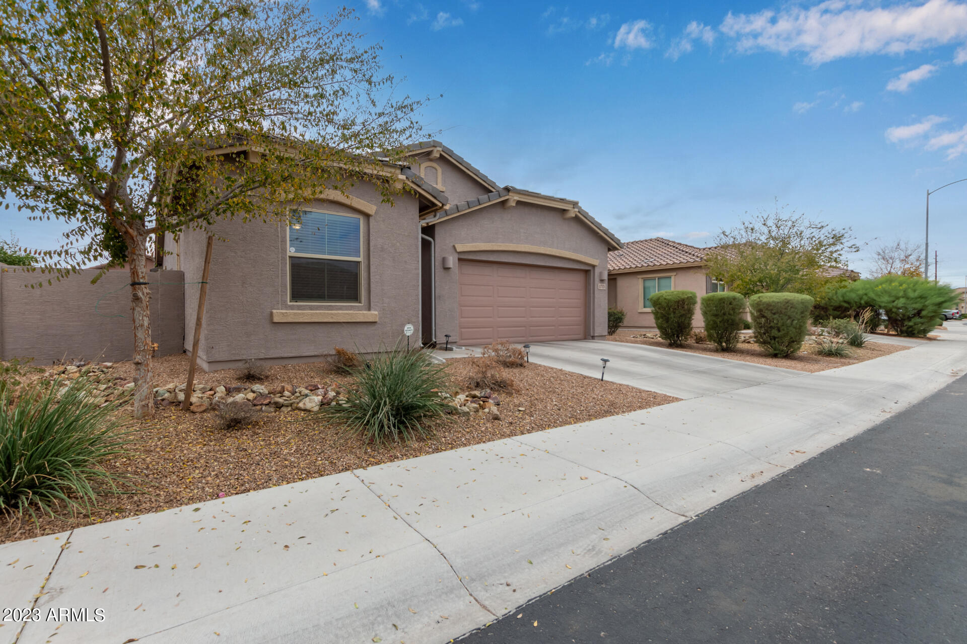 1713 Grenadine Road Phoenix, AZ 85040 - Photo 3 of 34 03 - Grenadine