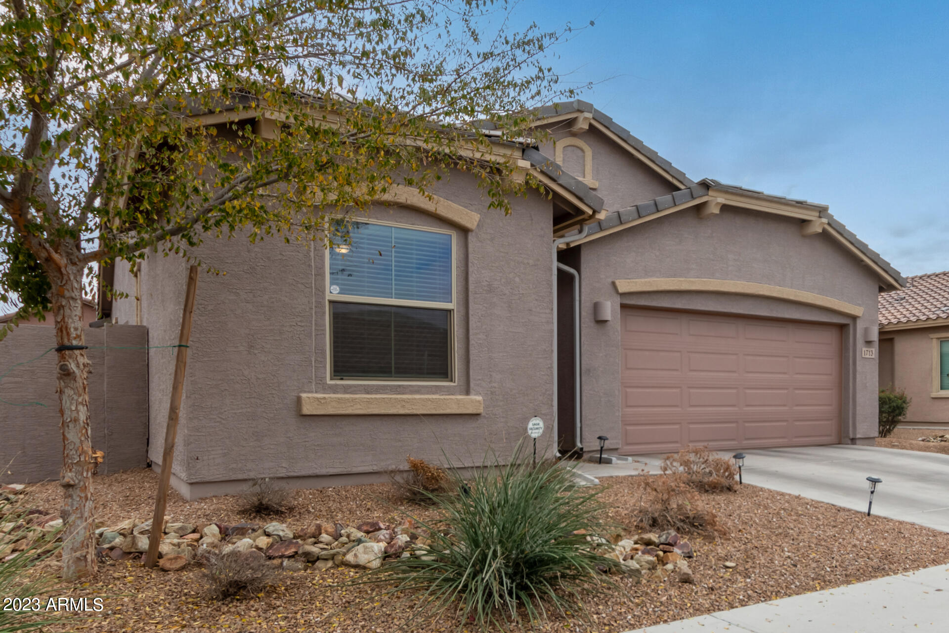1713 Grenadine Road Phoenix, AZ 85040 - Photo 4 of 34 04 - Grenadine