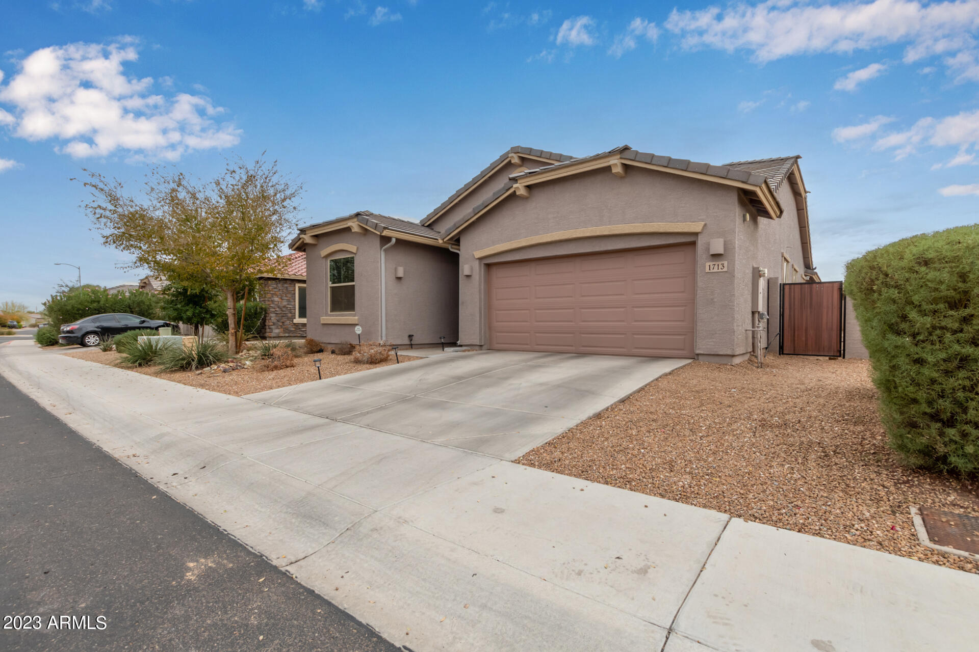 1713 Grenadine Road Phoenix, AZ 85040 - Photo 5 of 34 05 - Grenadine