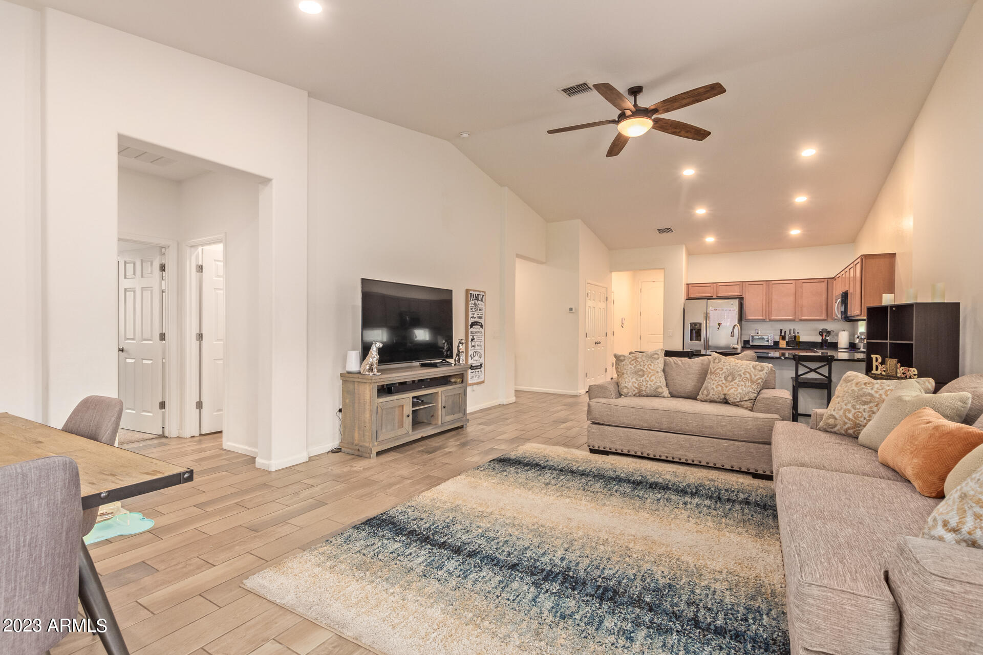 1713 Grenadine Road Phoenix, AZ 85040 - Photo 9 of 34 09 - Grenadine