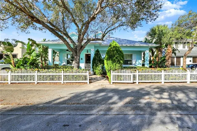 $1,179,000 | 424 Southwest Camden Avenue, Stuart, FL 34994