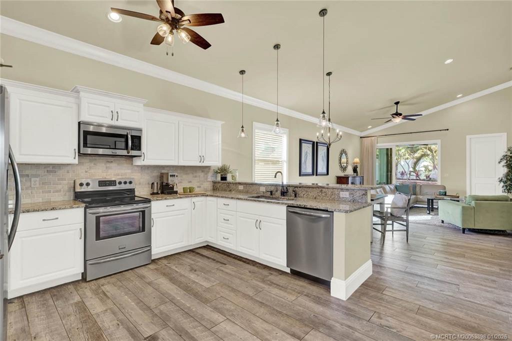 424 Southwest Camden Avenue Stuart, FL 34994 - Photo 9 of 58