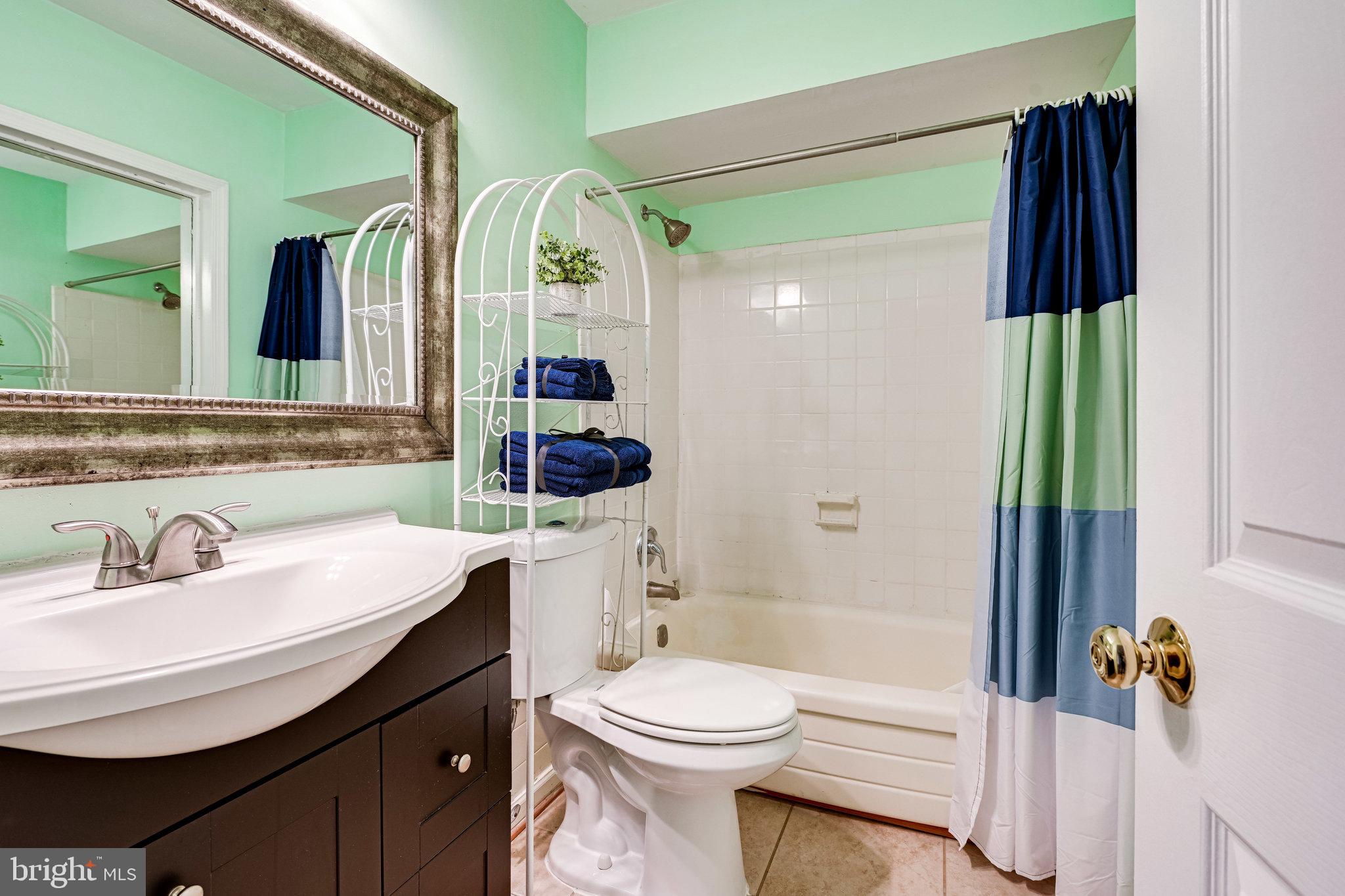 5927 Noblestown Road, Unit 49 Springfield, VA 22152 - Photo 21 of 33 Upper level bath with ceramic tile.