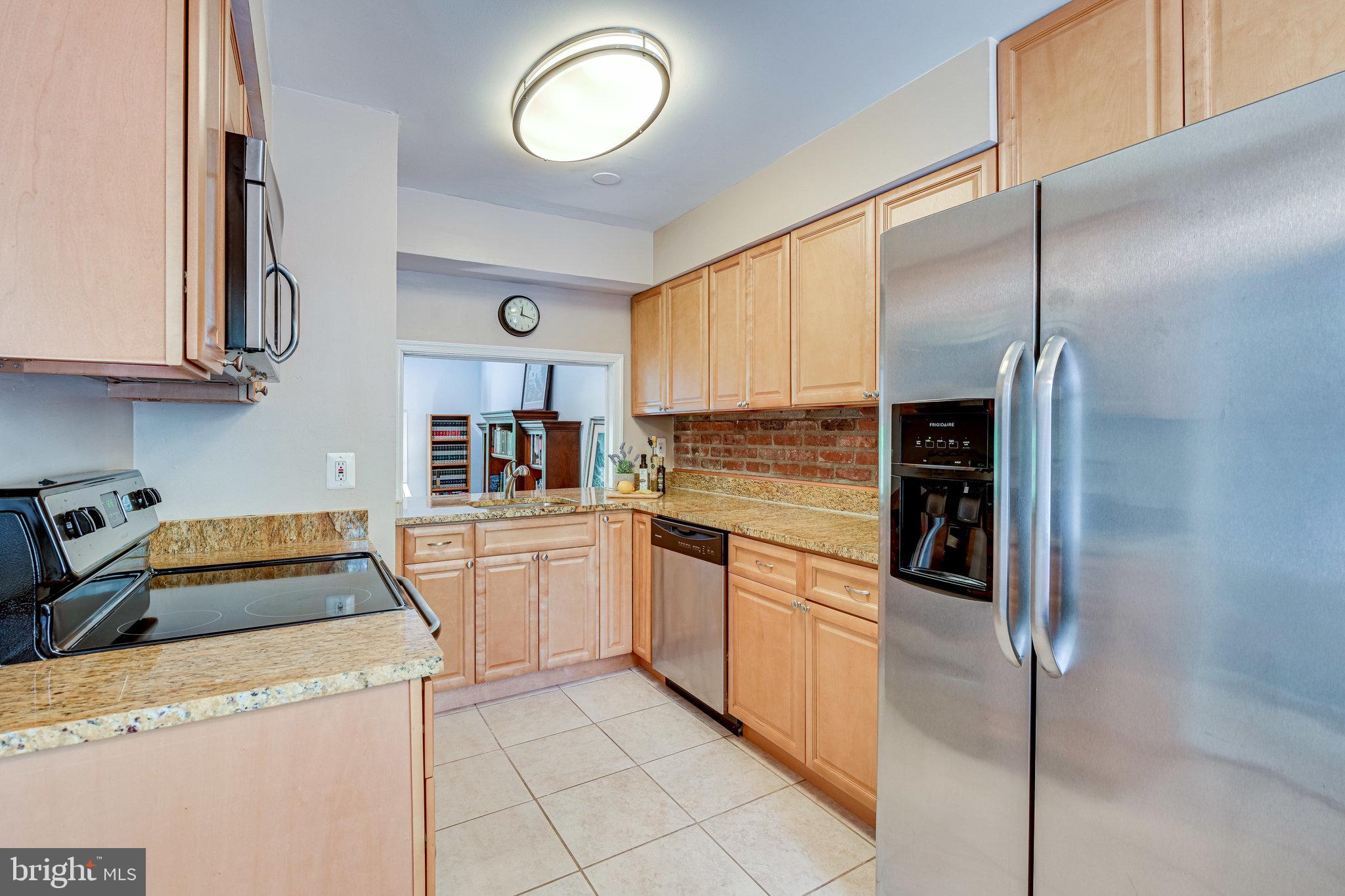 5927 Noblestown Road, Unit 49 Springfield, VA 22152 - Photo 8 of 33 Kitchen has upgraded overhead light fixture.