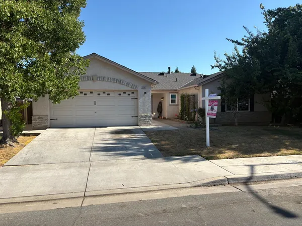 $395,000 | 5583 West Floradora Avenue, Fresno, CA 93722