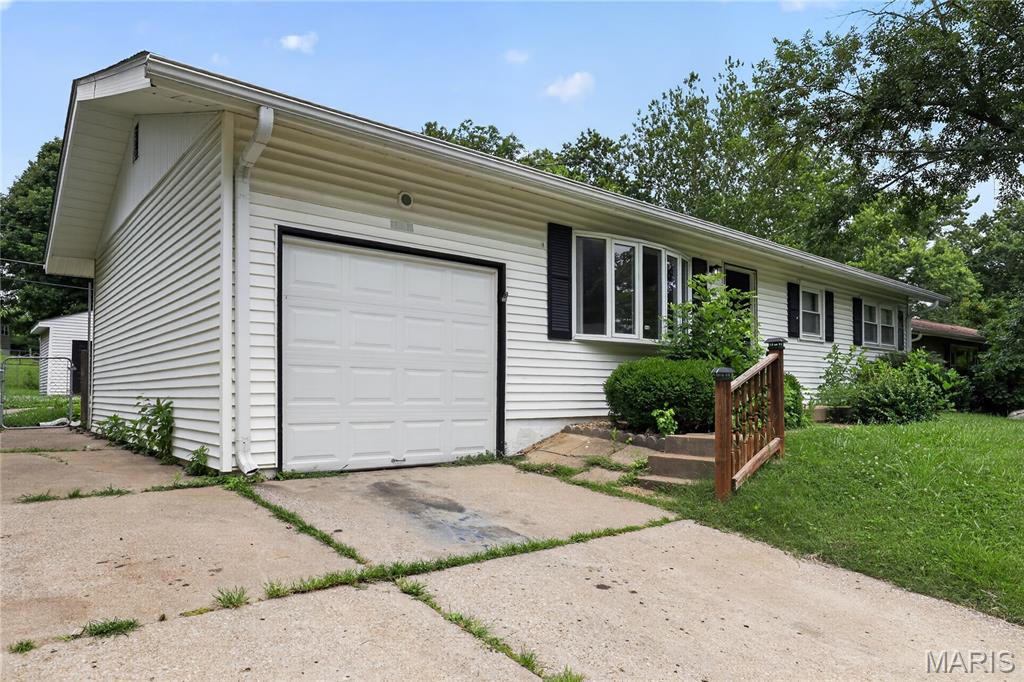 1027 Renshaw Drive Ferguson, MO 63135 - Photo 4 of 33