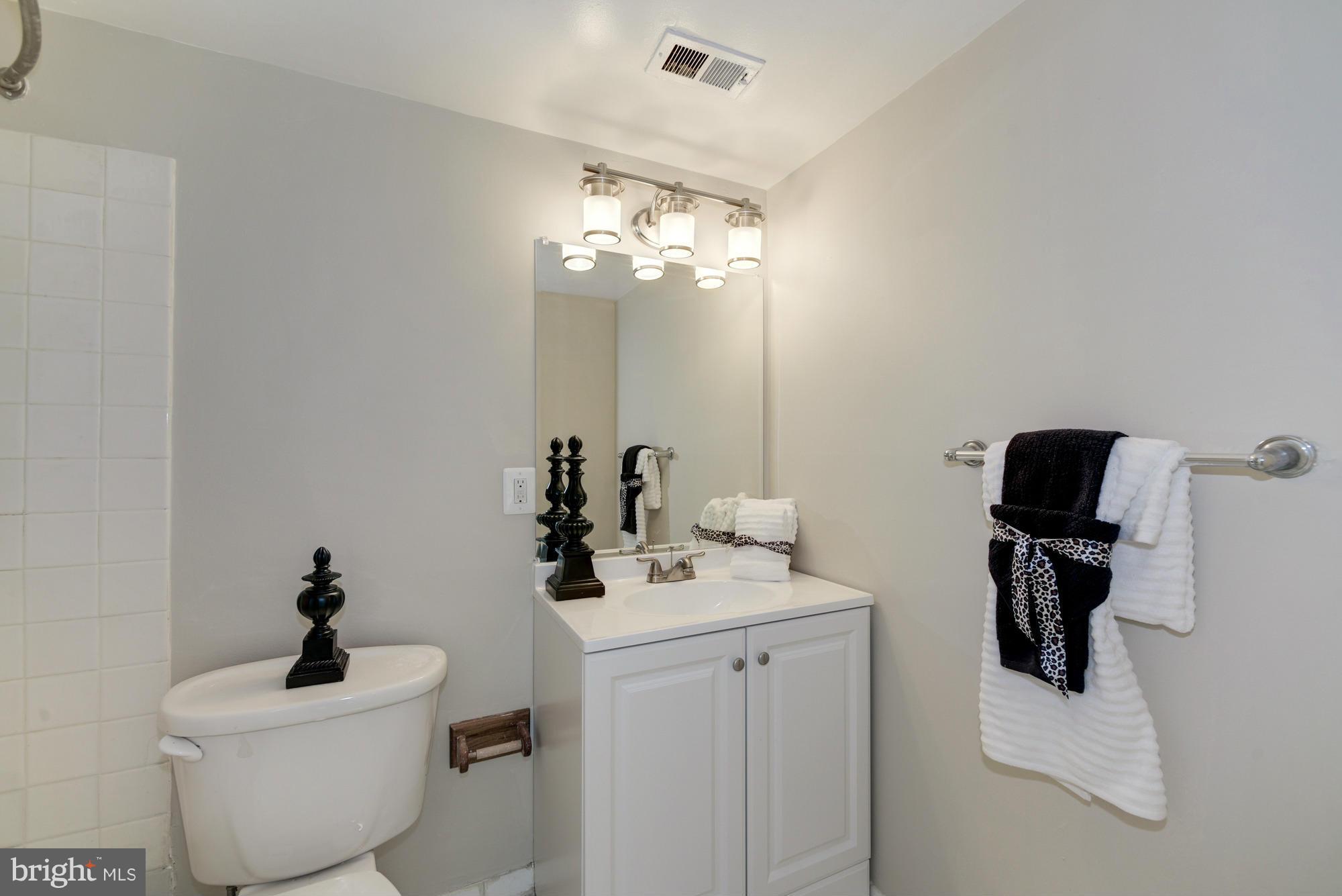 11623 Vantage Hill Road, Unit C Reston, VA 20190 - Photo 10 of 21 Interior (General)