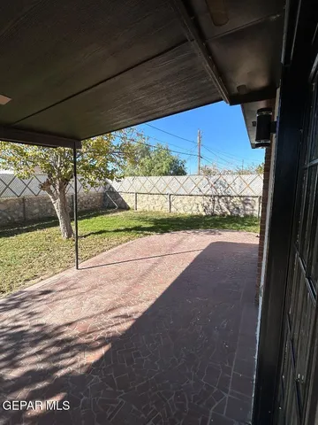 a view of an outdoor area