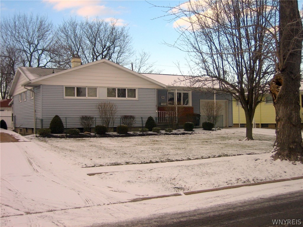 246 Greentree Road Tonawanda, NY 14150 - Photo 1 of 1 This wonderful Pearce & Pearce built, Holiday ranc