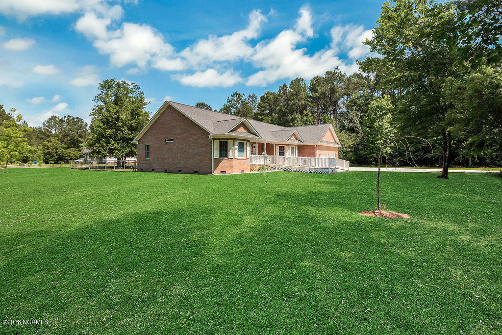 394 Fowler Manning Road Richlands, NC 28574 - Photo 2 of 36 394N-2
