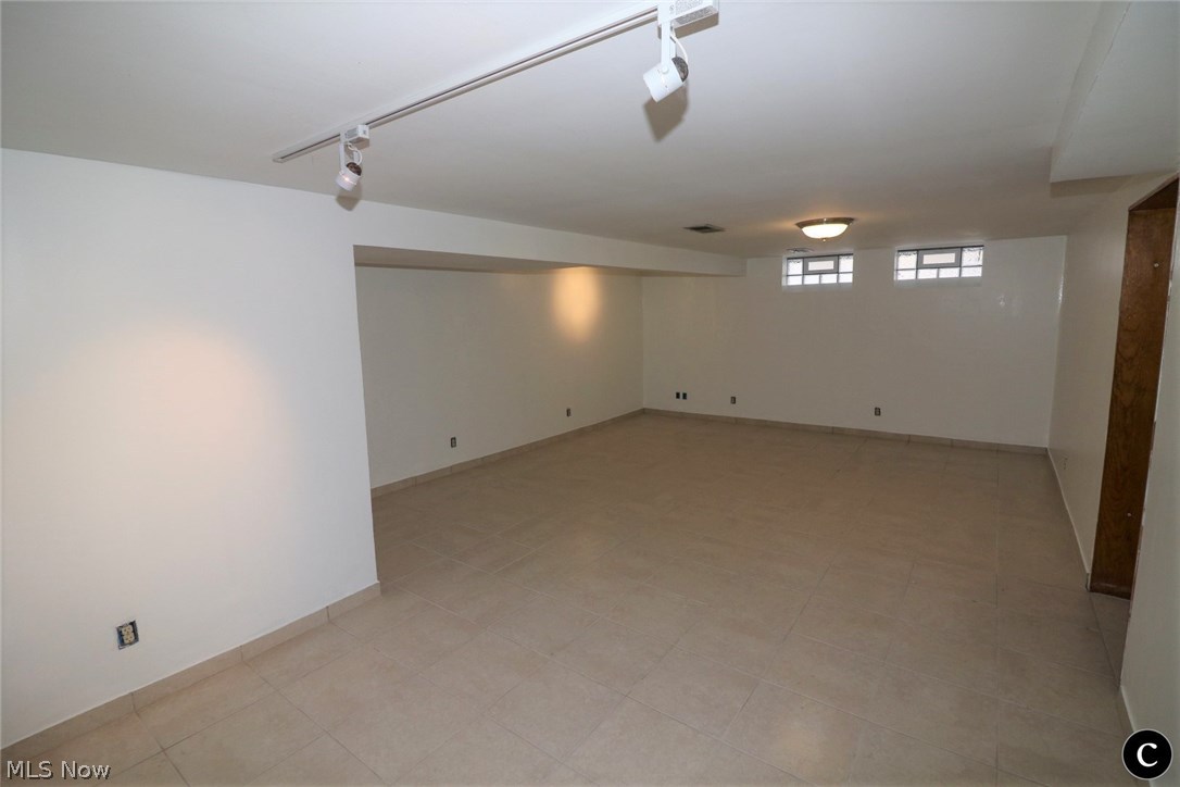 6442 Keltonshire Road Parma, OH 44129 - Photo 12 of 22 Gallery Image 12