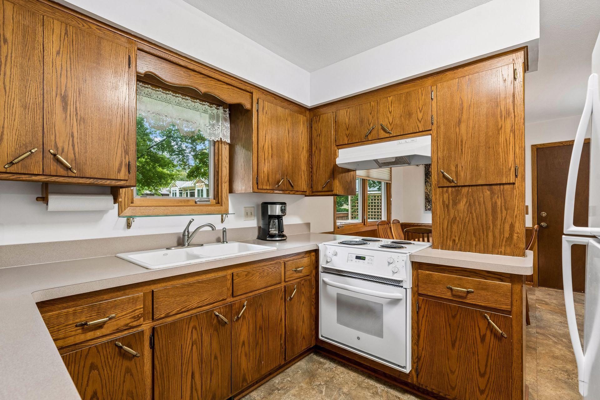 1938 Midland Hills Road Roseville, MN 55113 - Photo 13 of 32 Gallery Image 13