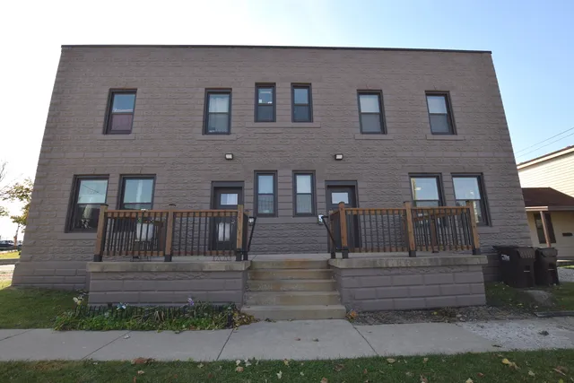 $2,000 | 97 Gates Street, Crystal Lake, IL 60014