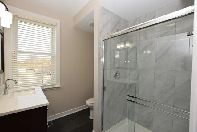 $2,000 | 97 Gates Street, Crystal Lake, IL 60014