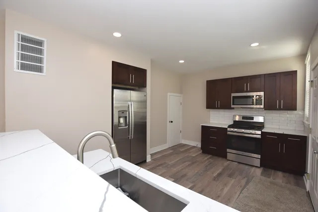 $2,000 | 97 Gates Street, Crystal Lake, IL 60014