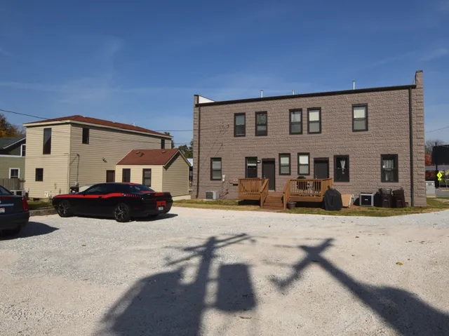 $2,000 | 97 Gates Street, Crystal Lake, IL 60014